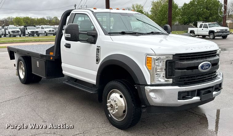 image for item DO0795 2017 Ford F550 Super Duty flatbed truck