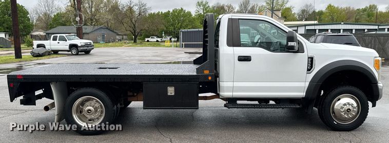 image for item DO0795 2017 Ford F550 Super Duty flatbed truck