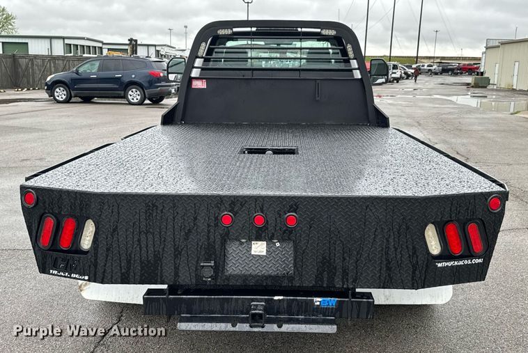 image for item DO0795 2017 Ford F550 Super Duty flatbed truck