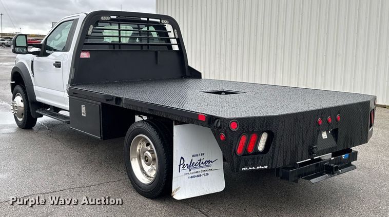 image for item DO0795 2017 Ford F550 Super Duty flatbed truck