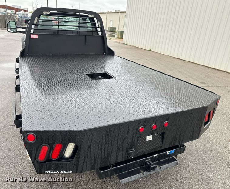 image for item DO0795 2017 Ford F550 Super Duty flatbed truck