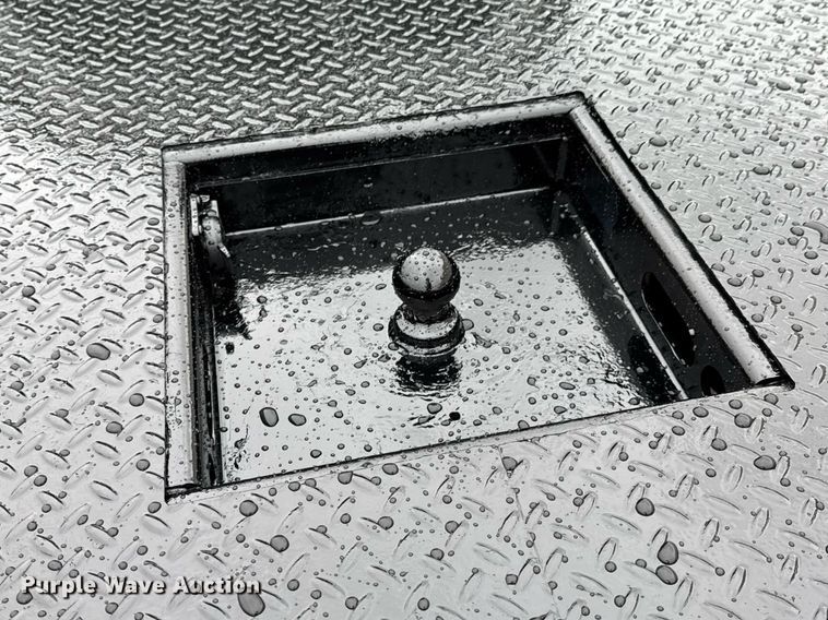 image for item DO0795 2017 Ford F550 Super Duty flatbed truck