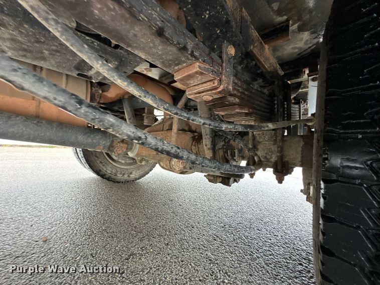 image for item DO0795 2017 Ford F550 Super Duty flatbed truck