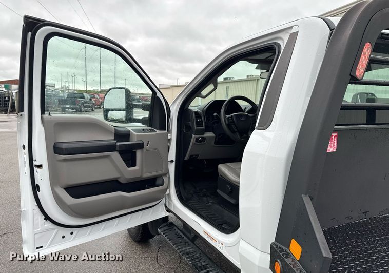 image for item DO0795 2017 Ford F550 Super Duty flatbed truck