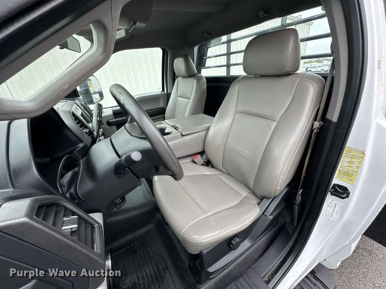 image for item DO0795 2017 Ford F550 Super Duty flatbed truck