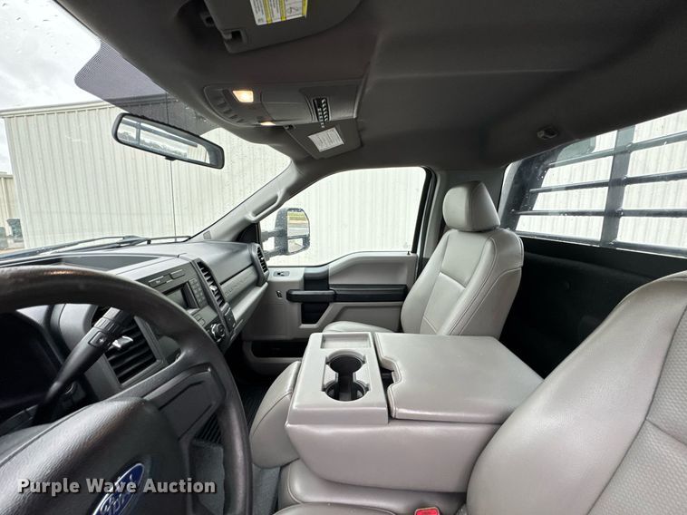 image for item DO0795 2017 Ford F550 Super Duty flatbed truck