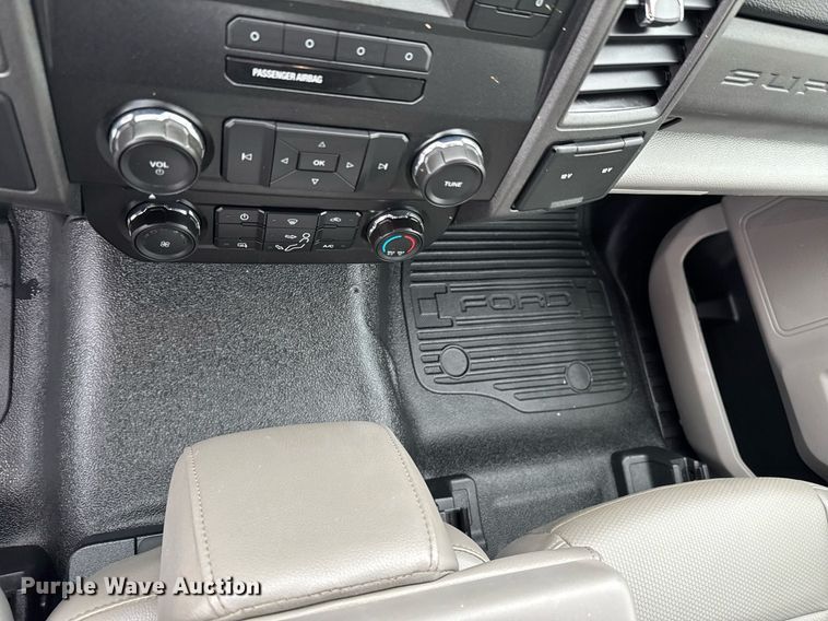 image for item DO0795 2017 Ford F550 Super Duty flatbed truck