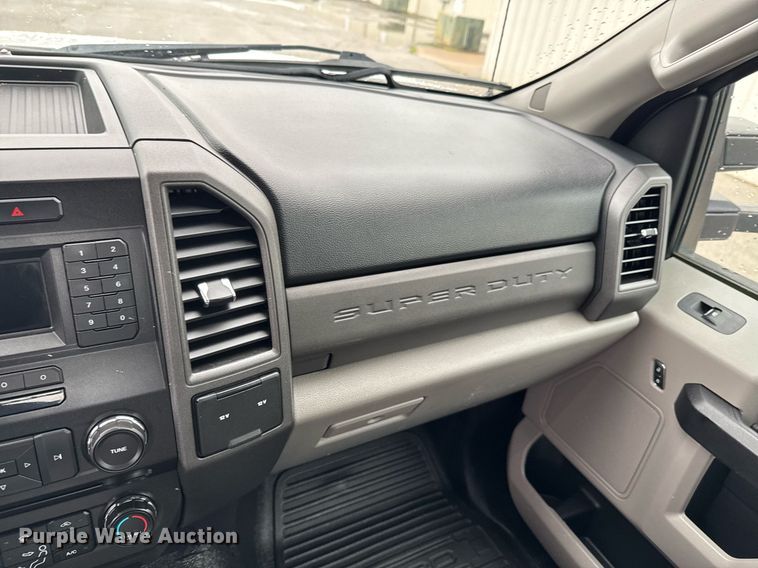 image for item DO0795 2017 Ford F550 Super Duty flatbed truck