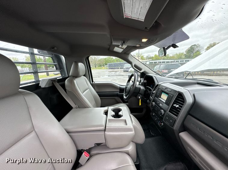 image for item DO0795 2017 Ford F550 Super Duty flatbed truck