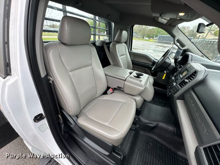 image for item DO0795 2017 Ford F550 Super Duty flatbed truck