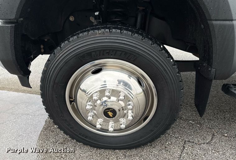 image for item DO0795 2017 Ford F550 Super Duty flatbed truck