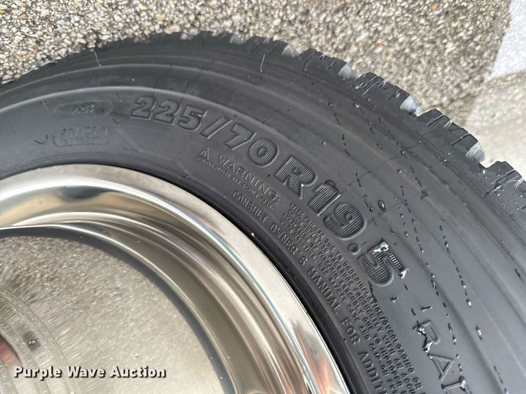 image for item DO0795 2017 Ford F550 Super Duty flatbed truck