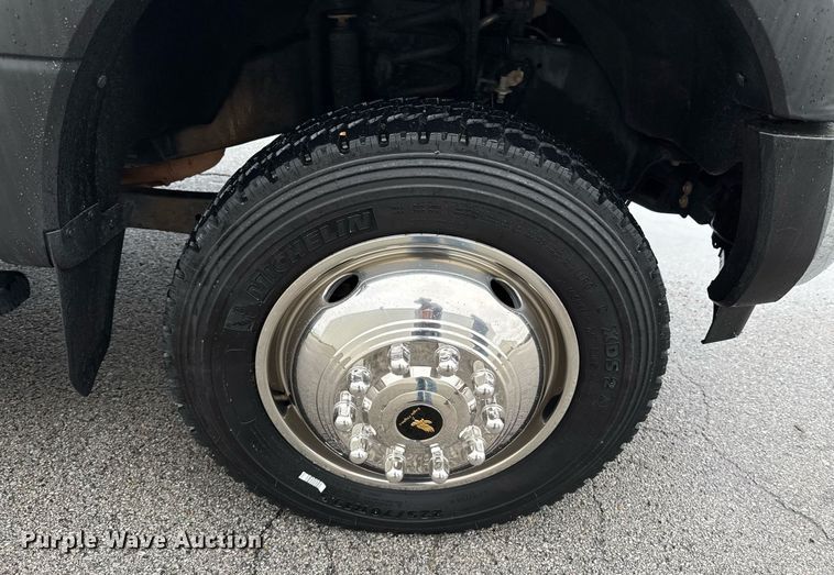 image for item DO0795 2017 Ford F550 Super Duty flatbed truck