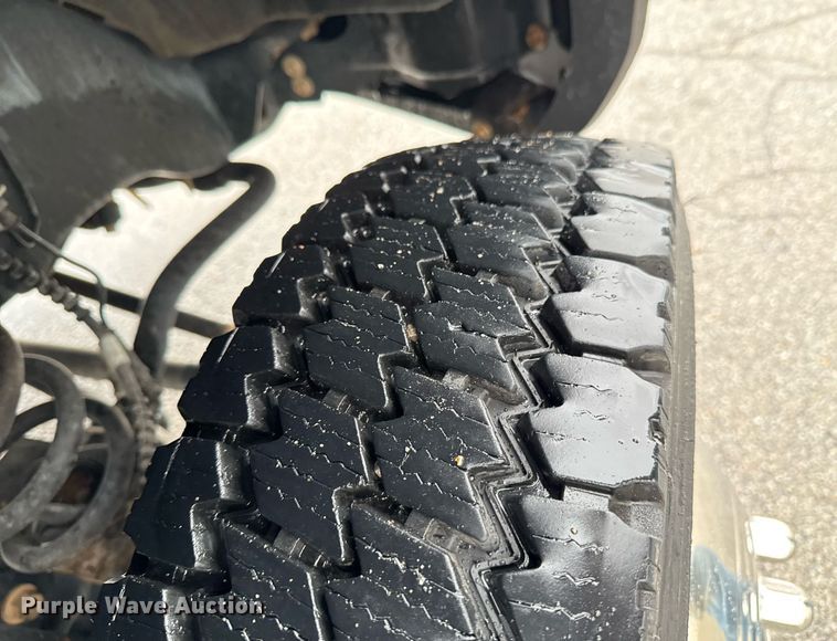 image for item DO0795 2017 Ford F550 Super Duty flatbed truck