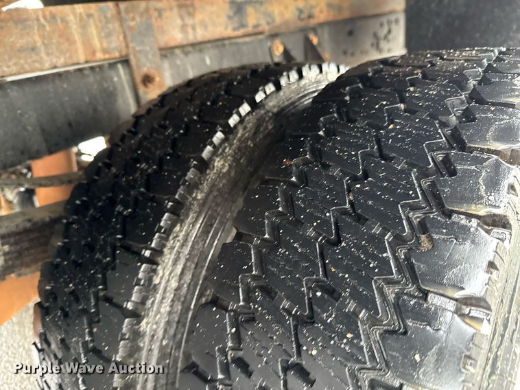 image for item DO0795 2017 Ford F550 Super Duty flatbed truck