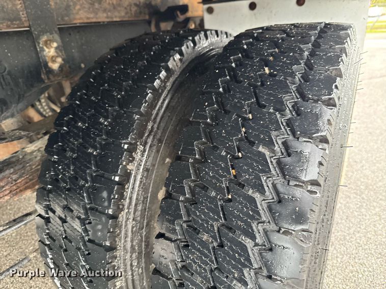 image for item DO0795 2017 Ford F550 Super Duty flatbed truck