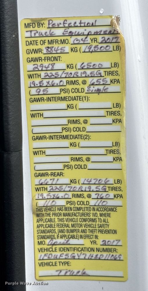 image for item DO0795 2017 Ford F550 Super Duty flatbed truck