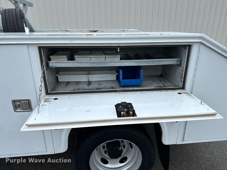 image for item DO0796 2012 Ford F550 Super Duty utility / service truck