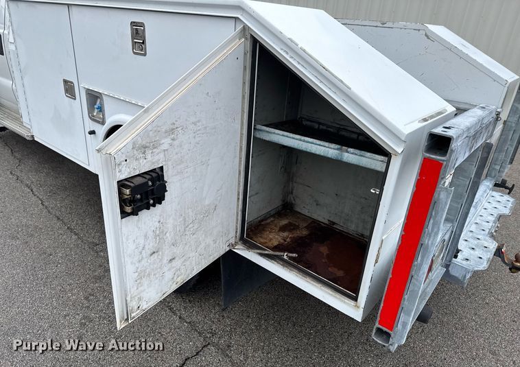 image for item DO0796 2012 Ford F550 Super Duty utility / service truck