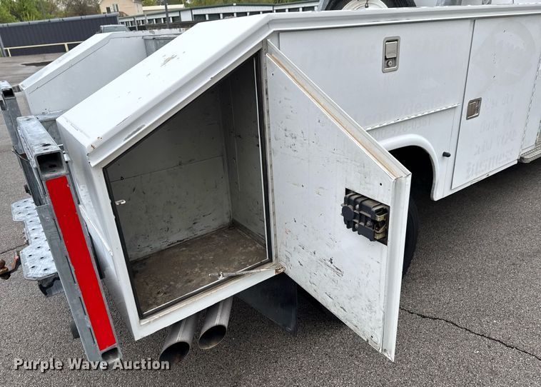 image for item DO0796 2012 Ford F550 Super Duty utility / service truck