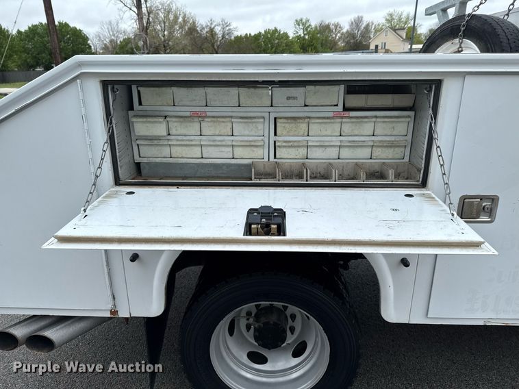 image for item DO0796 2012 Ford F550 Super Duty utility / service truck