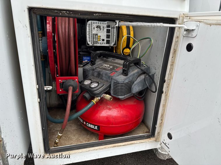 image for item DO0796 2012 Ford F550 Super Duty utility / service truck