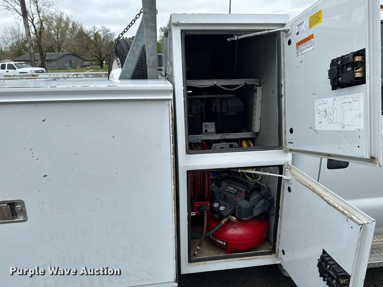 image for item DO0796 2012 Ford F550 Super Duty utility / service truck