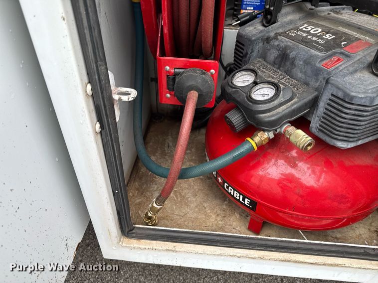 image for item DO0796 2012 Ford F550 Super Duty utility / service truck