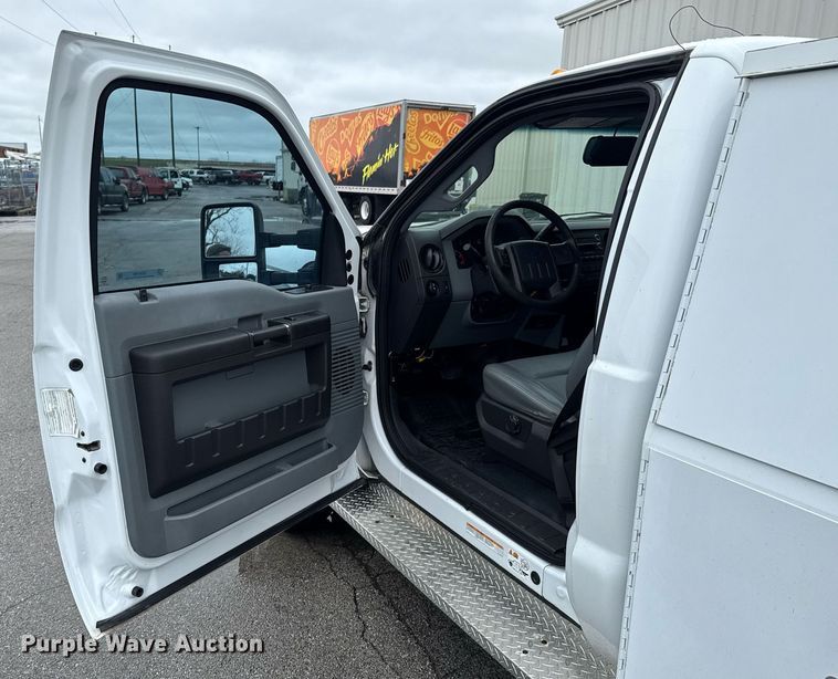 image for item DO0796 2012 Ford F550 Super Duty utility / service truck