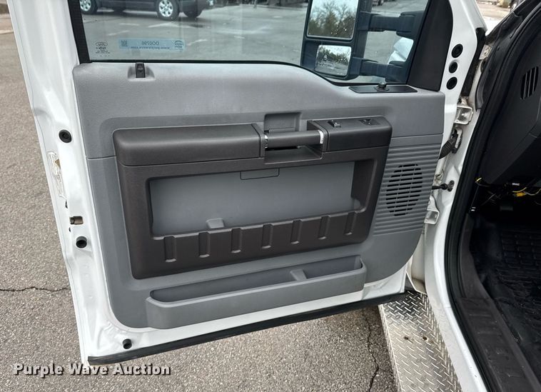 image for item DO0796 2012 Ford F550 Super Duty utility / service truck