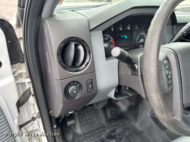 image for item DO0796 2012 Ford F550 Super Duty utility / service truck