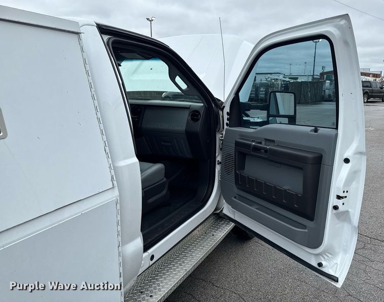 image for item DO0796 2012 Ford F550 Super Duty utility / service truck