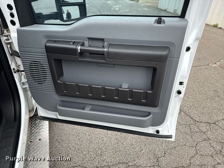 image for item DO0796 2012 Ford F550 Super Duty utility / service truck
