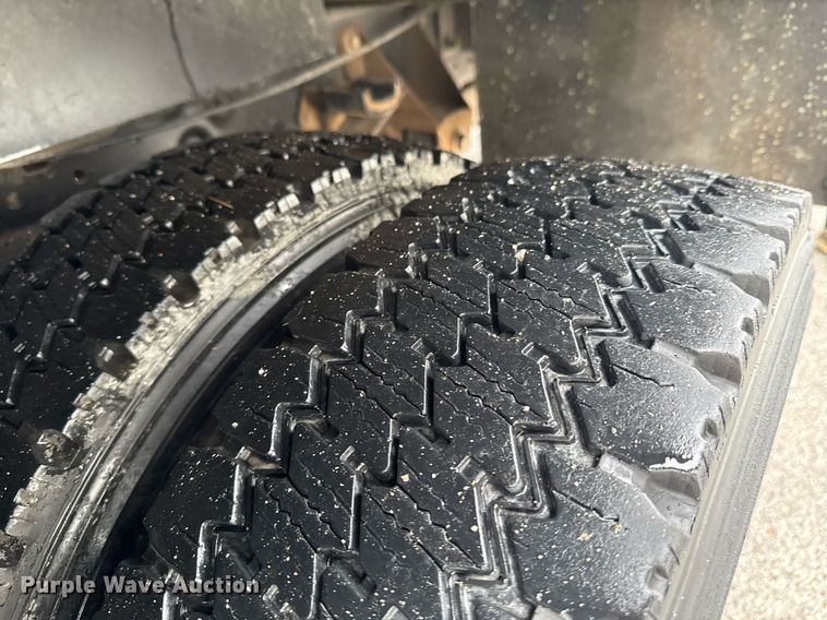 image for item DO0796 2012 Ford F550 Super Duty utility / service truck