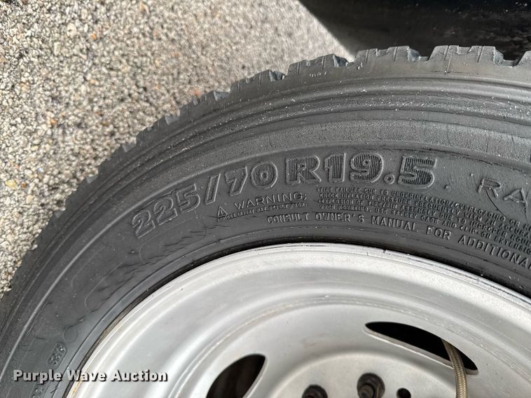 image for item DO0796 2012 Ford F550 Super Duty utility / service truck