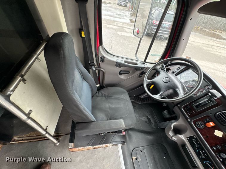 image for item DO0797 2014 Freightliner Business Class M2 shuttle bus