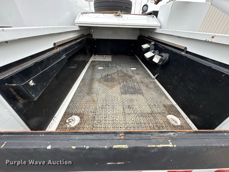 image for item DO0803 2010 Ford F550 Super Duty utility / service truck