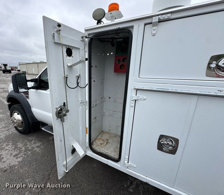 image for item DO0803 2010 Ford F550 Super Duty utility / service truck