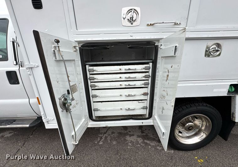 image for item DO0803 2010 Ford F550 Super Duty utility / service truck