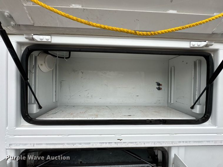 image for item DO0803 2010 Ford F550 Super Duty utility / service truck