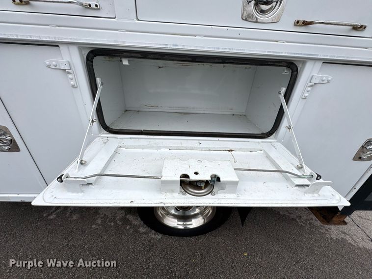 image for item DO0803 2010 Ford F550 Super Duty utility / service truck