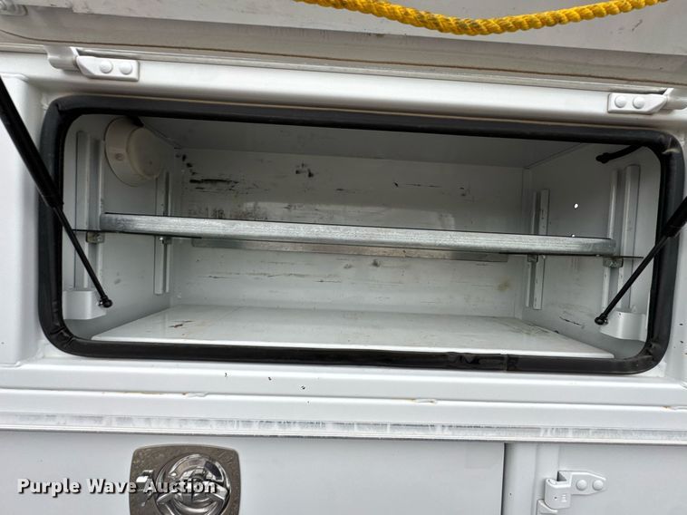 image for item DO0803 2010 Ford F550 Super Duty utility / service truck