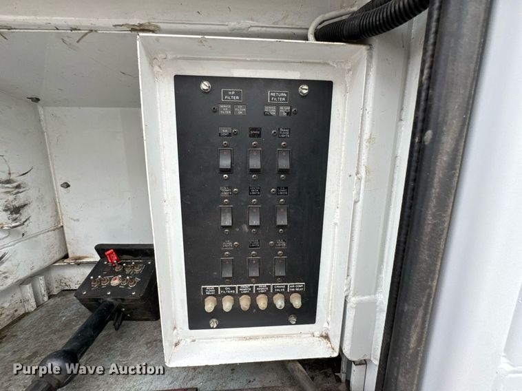 image for item DO0803 2010 Ford F550 Super Duty utility / service truck