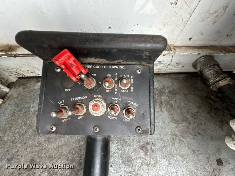 image for item DO0803 2010 Ford F550 Super Duty utility / service truck