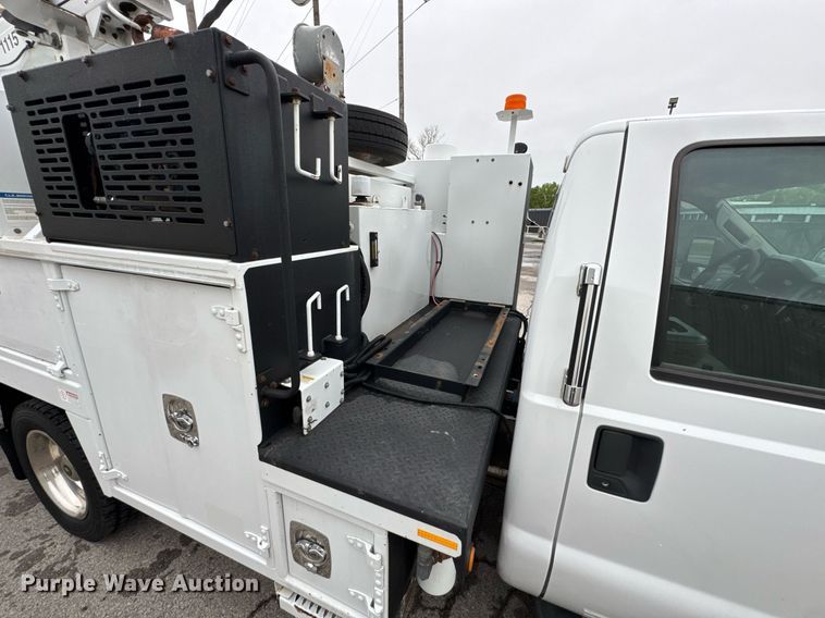 image for item DO0803 2010 Ford F550 Super Duty utility / service truck
