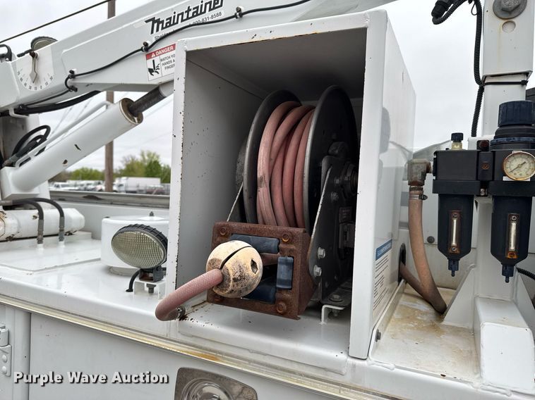 image for item DO0803 2010 Ford F550 Super Duty utility / service truck