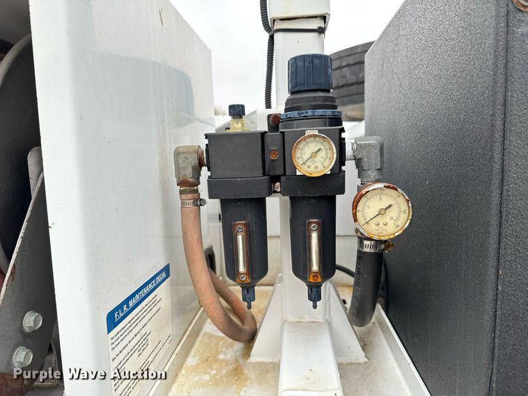 image for item DO0803 2010 Ford F550 Super Duty utility / service truck