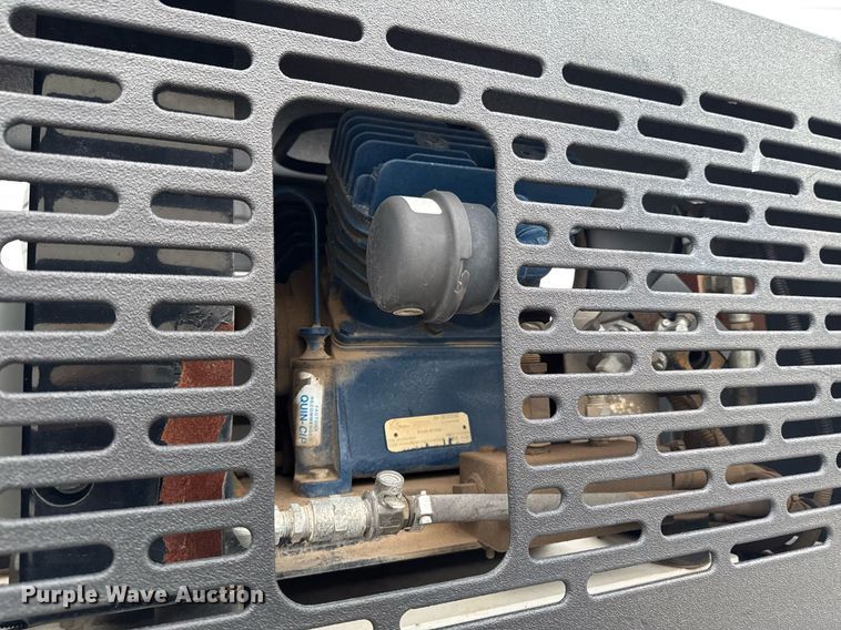 image for item DO0803 2010 Ford F550 Super Duty utility / service truck