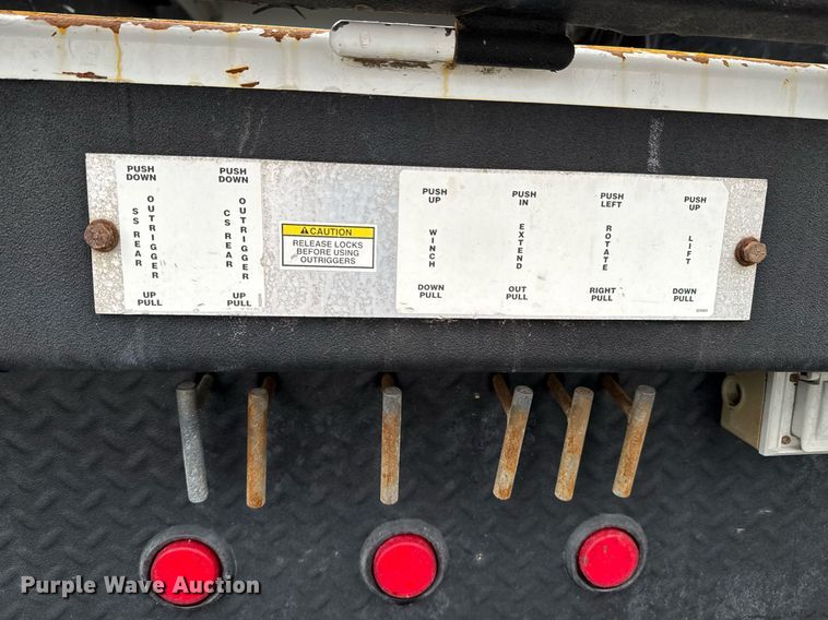 image for item DO0803 2010 Ford F550 Super Duty utility / service truck