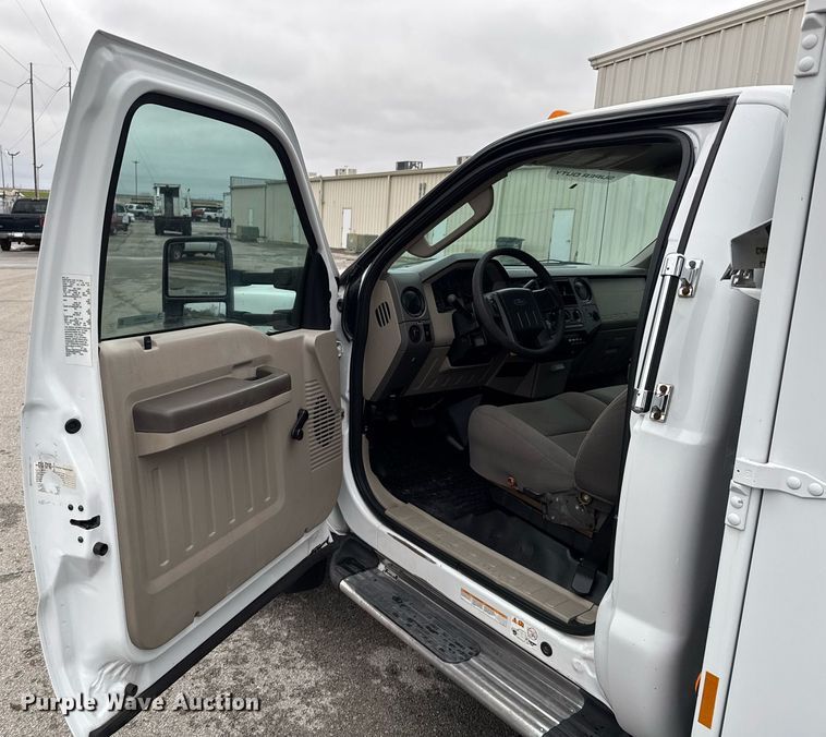 image for item DO0803 2010 Ford F550 Super Duty utility / service truck
